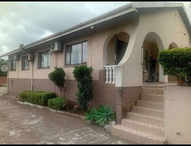 4 BEDROOM HOUSE FOR SALE IN PARLOCK